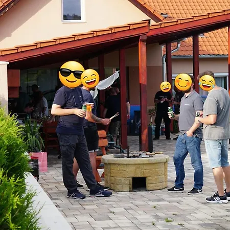 Eplenyi Apartmanhaz דירה *