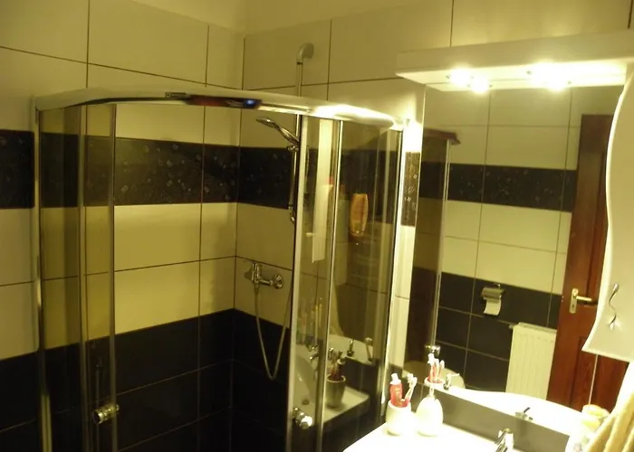 Lägenhet Eplenyi Apartmanhaz Eplény