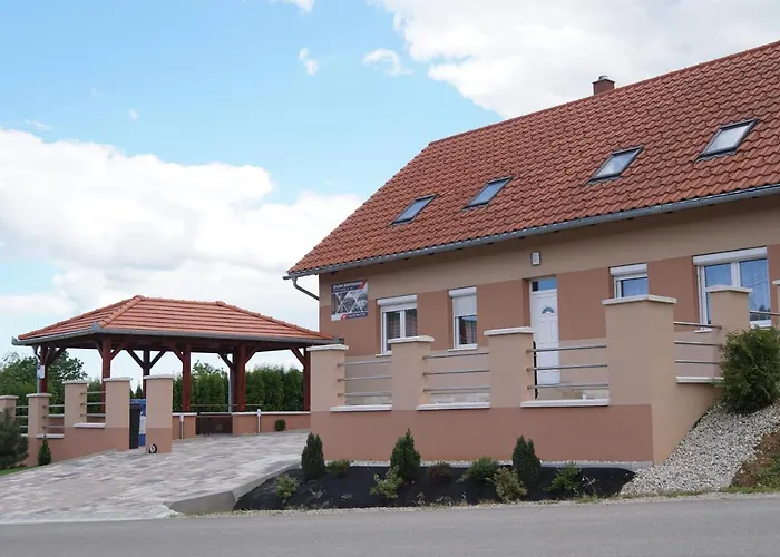 Eplenyi Apartmanhaz Lägenhet *