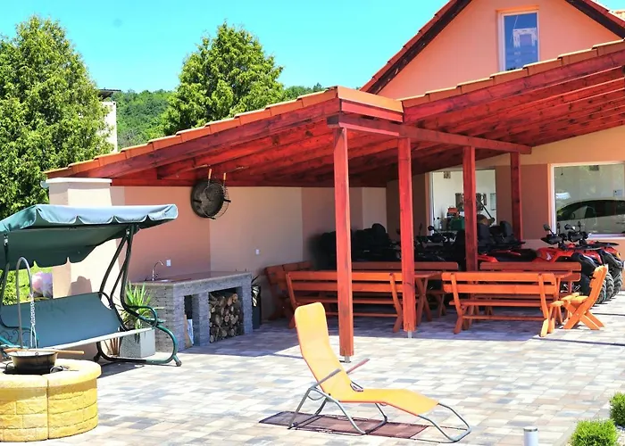 Lägenhet Eplenyi Apartmanhaz Eplény