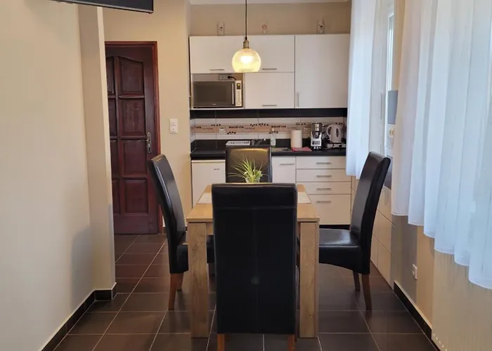 Apartment Eplenyi Apartmanhaz Epleny